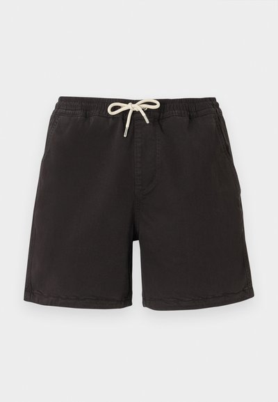 Shorts décontractés noirs avec taille élastique et cordon blanc, dotés de poches latérales et de détails de couture simples.