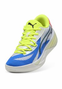 Hvid og blå Puma sportssko med neon gule snørebånd og tunge, sort Puma-logo og et strejf af rødt ved hælen.