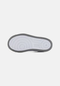Nike Sportswear FORCE 1 LOW EASYON - Baskets basses - white/burgundy ash/royal pulse/ cement grey