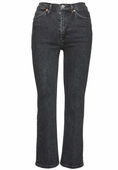Jeans in denim nero con design a gamba dritta, vita alta, styling a cinque tasche e dettagli di cucitura a contrasto.