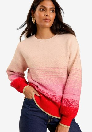 Gebreide trui met een gradient ontwerp van lichtroze naar rood, met ribbelboorden in contrasterend rood en gouden accenten bij de halslijn en zoom.