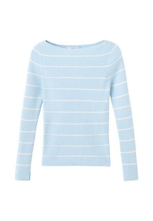 Svetlomodrý rebrovaný sveter s dlhými rukávmi, horizontálnymi bielymi pruhmi a širokým okrúhlym výstrihom.