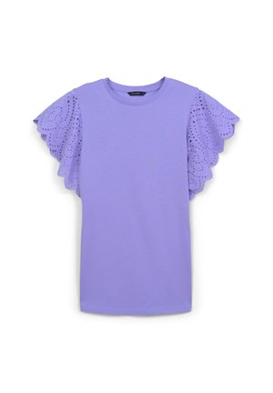 T-shirt viola con maniche corte in pizzo perforato con bordo ondulato. Tessuto morbido, scollatura rotonda, vestibilità standard.