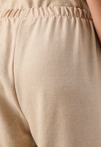 ONLY Petite ONLAMAHLE STRAIGHT PULL UP - Hlače - pumice stone