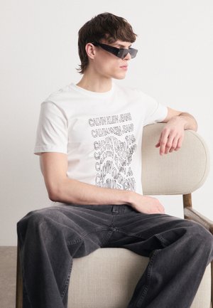 Calvin Klein Jeans INSTITUTIONAL WARP TEE - T-shirts med print - bright white