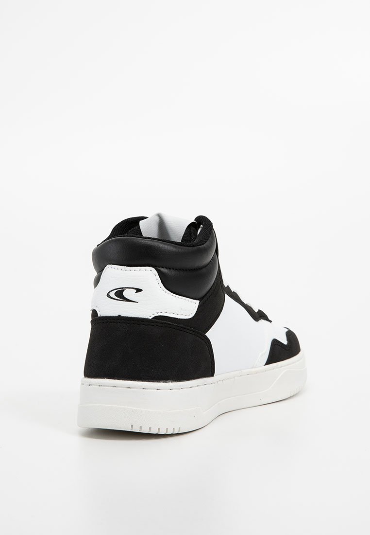Baskets montantes en matériaux synthétiques noir et blanc, avec un dessus lisse, des accents texturés et une semelle blanche épaisse.