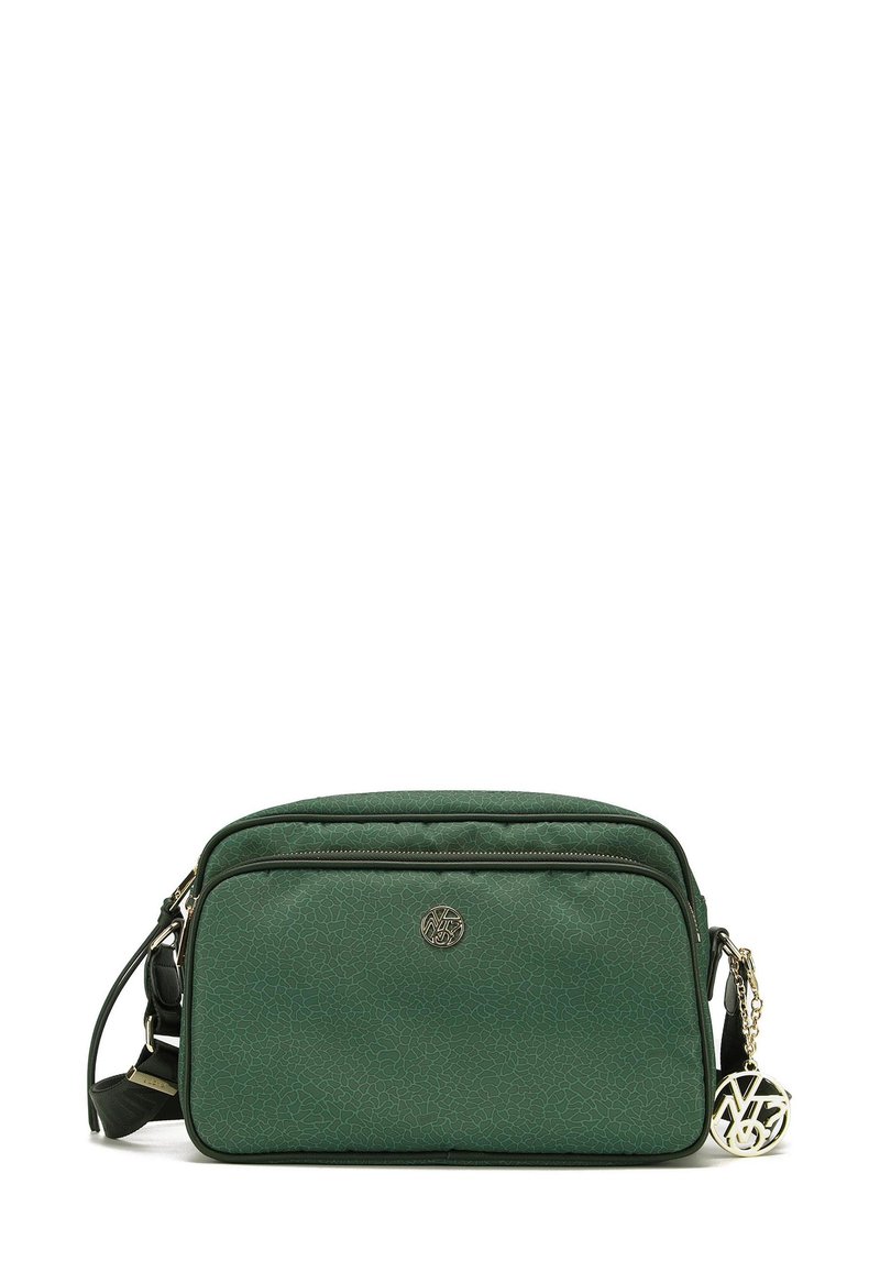 Borsa a tracolla verde con texture, dotata di due scomparti con zip, hardware dorato e un charm decorativo con logo. Inclusa una tracolla regolabile.