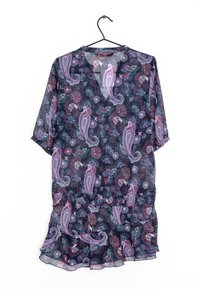 Blusa in tessuto trasparente blu navy con motivi paisley in rosa, verde e bianco. Presenta un colletto a V e un orlo arricciato in vita.