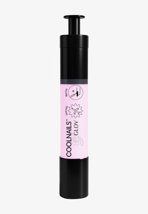 Tube de dissolvant pour vernis à ongles Coolnails noir et rose de Glov avec pompe-poussoir, étiqueté sans désordre et prêt pour le voyage.