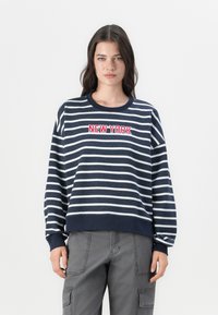 Marine- og hvitstripet sweatshirt med "NEW YORK" brodert i rødt, med rund hals og ribbestrikkede mansjetter og nederkant.