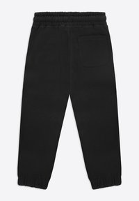 Pantaloni sportivi neri con fascia elastica in vita, polsini arricciati e una singola tasca posteriore. Realizzati in un materiale morbido e testurizzato.