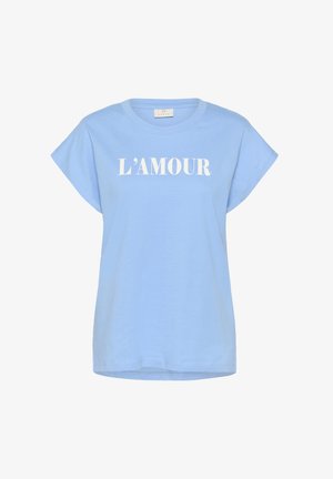 Gai zils kokvilnas T-kreklis ar piedurknēm un balto tekstu "L’AMOUR" priekšā. Mīksta auduma un brīva piegriezuma.