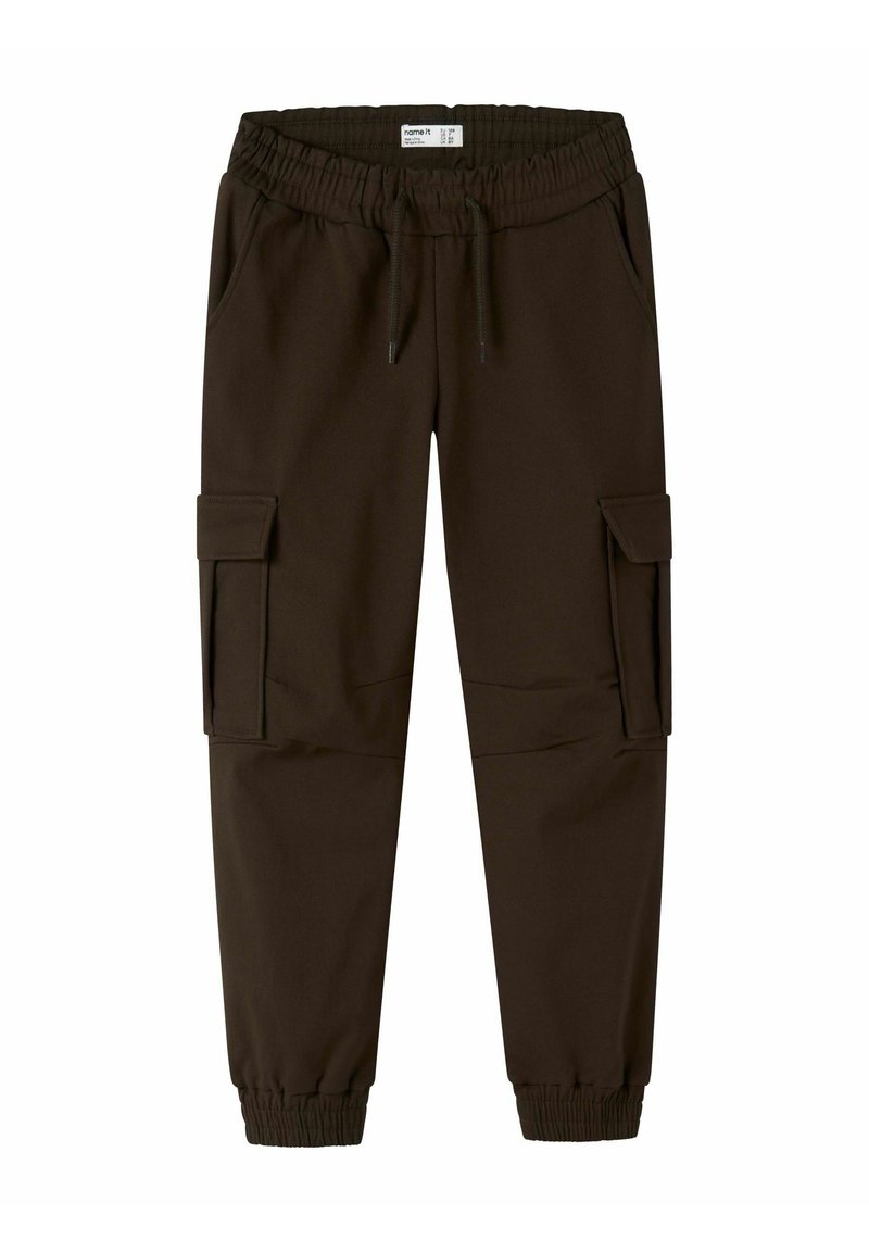 Brune joggebukser lavet af blødt stof, med elastisk talje og snore, sidelommer og cargo-lommer på benene.