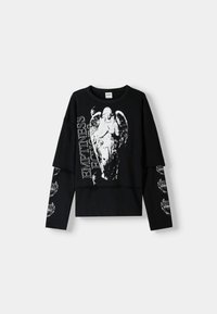 Černé tričko s dlouhým rukávem se širokým bílým grafikou anděla na přední straně a textem "PRÁZDNOST." Jemné detaily na rukávech.