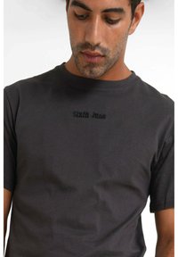 Sixth June GOTHIC - Triko s potiskem - dark grey
