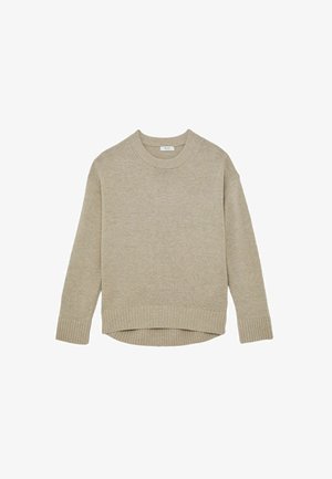 Suéter de punto beige con cuello redondo, puños y dobladillo acanalados. Presenta un corte relajado y una parte trasera ligeramente más larga. Textura suave.