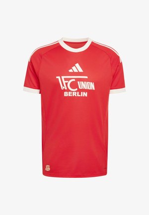 Rød kortærmet fodboldtrøje med hvid krave, hvid Adidas-logo og teksten "1. FC Union Berlin" foran, samt lille 60-års jubilæums-emblem nær kanten.