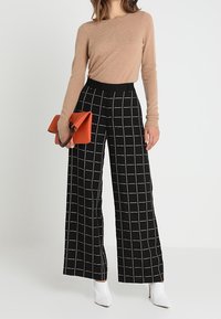Zalando Essentials Sweter