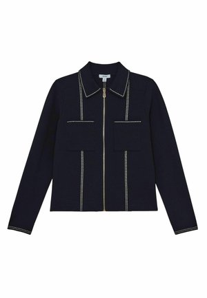 Granatowa bluza zip-up wykonana z teksturowanej tkaniny z białymi przeszyciami. Posiada kołnierz, dwie przednie kieszenie i dopasowany krój.