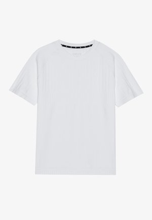 Biela krátkopyjavová tričko s ribbed textúrou a okrúhlym výstrihom. Obsahuje čierny štítok vo vnútri goliera, jednoduchý dizajn bez vzorov.