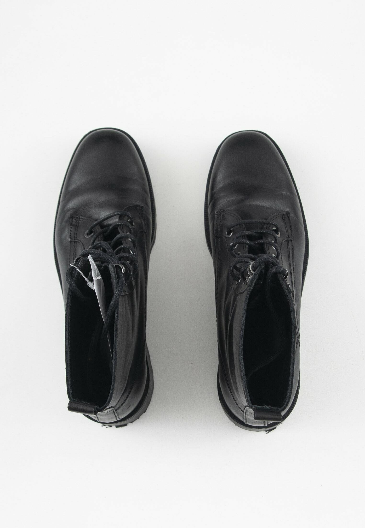 Las zapatillas, mocasines, tacones y botines de las rebajas de Massimo Dutti  que las chicas españolas que mejor visten ya han comprado