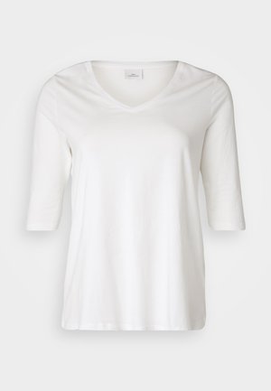 T-shirt blanc à col en V, manches 3/4, en tissu coton doux, coupe relaxée, texture lisse, sans motifs ni accents visibles.