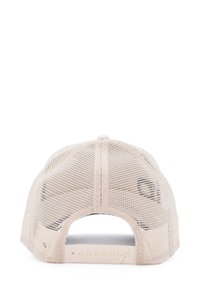 Beige Netz-Baseballmütze mit gebogenem Schirm, verstellbarem Snap-Verschluss und strukturiertem Oberflächenmaterial. Verfügt über Belüftungsöffnungen für Atmungsaktivität.