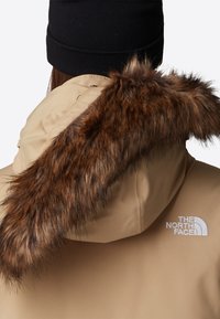 The North Face W ARCTIC PARKA - Vinterfrakke - khaki stone