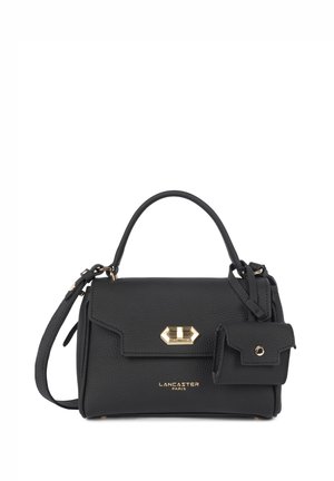 Zwarte leren handtas met textuur, gouden sluiting, handvat aan de bovenkant, afneembare riem en bijpassend klein tasje aan de voorkant bevestigd.