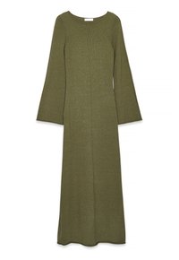 Dlhý rukáv, olivovo zelené šaty vyrobené z textúrovaného pleteného materiálu, s okrúhlym výstrihom a bočnými rozparkami pre pohodlný pohyb.