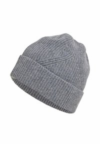 Cappello di lana grigia lavorato a maglia con risvolto e texture a costine, mostrato su sfondo bianco.