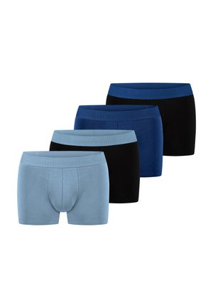 Vier Paar Herren-Boxershorts in abwechselnden schwarzen und blauen Farbtönen, diagonal gestapelt mit sichtbaren Markenbundbändern.