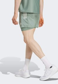 adidas Performance 2IN1 - Shorts 2 en 1 - silver green