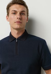 Next REGULAR FIT - SQUARE PATTERN QUARTER ZIP  - Pólóing - teal blue