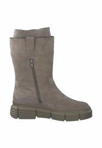 Botte de cheville en suède gris avec un col en tricot texturé, fermeture éclair sur le côté et une semelle en caoutchouc épaisse avec des rainures verticales.
