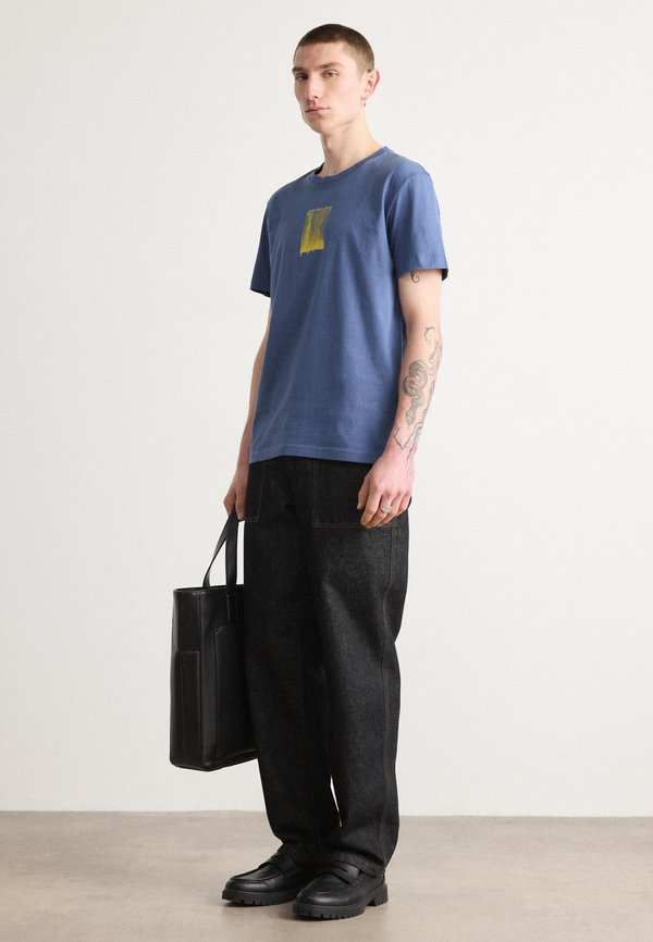 BRUSH STROKE GRAPHIC TEE - Print T-shirt - vintage indigo3