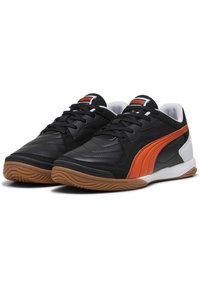 Scarpe sportive nere con accenti arancioni, tomaia in sintetico liscio, suola in gomma e modello di gripping testurizzato. Dotate di sistema di allacciatura tradizionale.