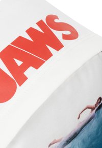 Eastpak DAY PAK'R - Mochila - jaws poster