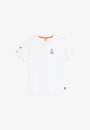 Biała bawełniana koszulka z krótkim rękawem, okrągłym dekoltem, czarnym logo "Dakar" na piersi oraz pomarańczowym akcentem wewnątrz kołnierzyka.