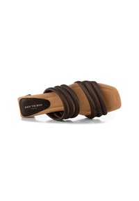 Shoe The Bear STB-SYLVI PADDED STRAP - Šľapky na opätku - brauner satin