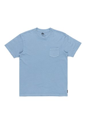 Helles blaues T-Shirt aus weicher Baumwolle, mit kurzen Ärmeln, Rundhalsausschnitt und einer rechteckigen Brusttasche.