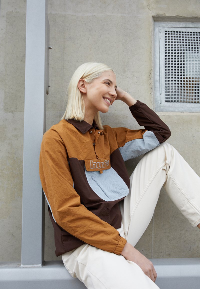 Damen Leichte Jacken | HUF WOMENS BLOCKED Windbreaker burnt orange/orange - MX52323 Damen Leichte Jacken | HUF WOMENS BLOCKED Windbreaker burnt orange/orange - MX52323
