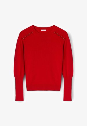 Czerwony sweter z dzianiny z okrągłym dekoltem, długimi rękawami i dekoracyjnymi akcentami z koralików na szwach ramion. Miękka tekstura i dopasowany krój.