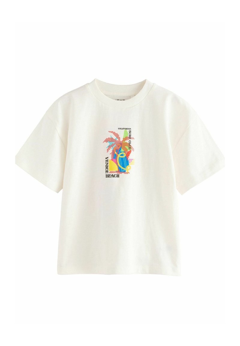 Weißes Baumwoll-T-Shirt mit einem bunten Grafikdesign, das Palmen und Surfelemente zeigt, Rundhalsausschnitt und kurzen Ärmeln.