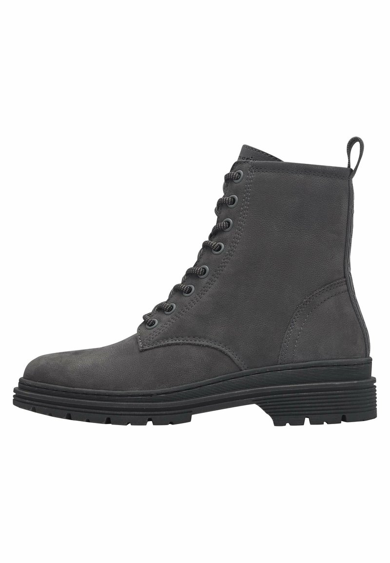 Bottines gris à lacets avec une texture en daim lisse, présentant un bout rond et une semelle en caoutchouc durable, avec des œillets métalliques pour les lacets.