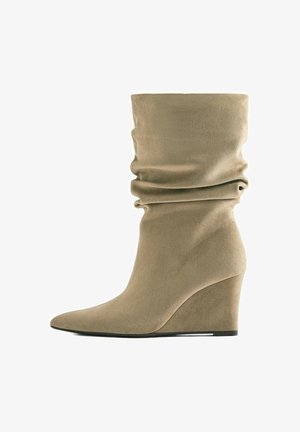 PULL&BEAR, HEEL BOOT - Bottes à talons hauts - beige