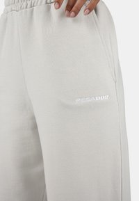 Thumbnail Image 5