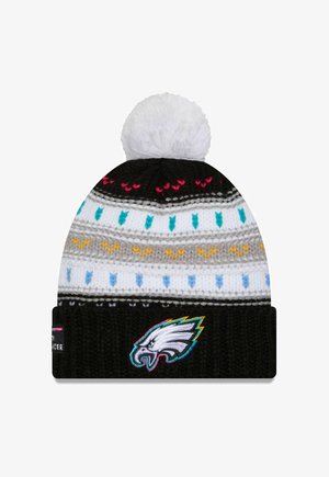 Berretto di maglia con pom-pom bianco, caratterizzato da una banda nera ricamata con un logo ad aquila e strisce a motivi multicolori.