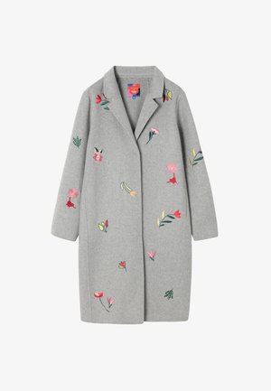 Palton gri din lână cu broderie florală în roz, roșu și verde. Dispune de un guler cu fante și mâneci lungi. Design de lungime medie.