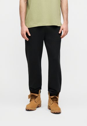 BADGE - Spodnji deli trenirk - black